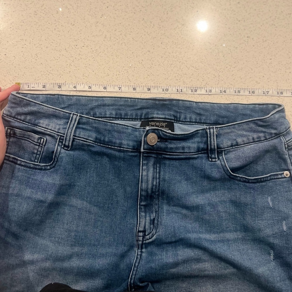 VENEZIA BY LANE BRYANT BERMUDA DENIM SHORTS - Picture 6 of 9